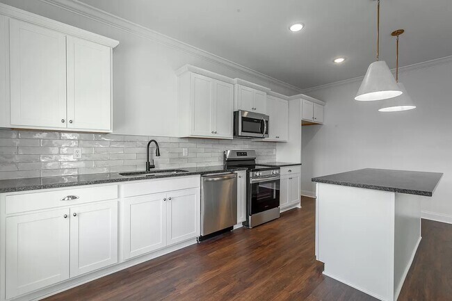 Building Photo - 5562 Stream Ln