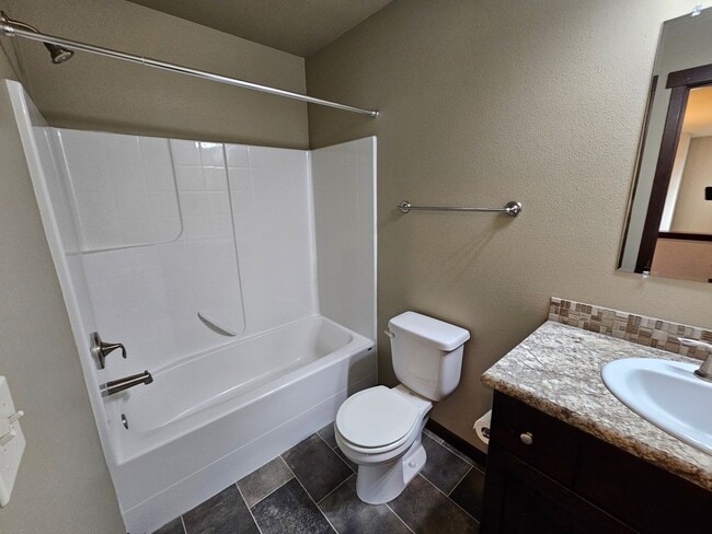 Building Photo - 713 Park Ln