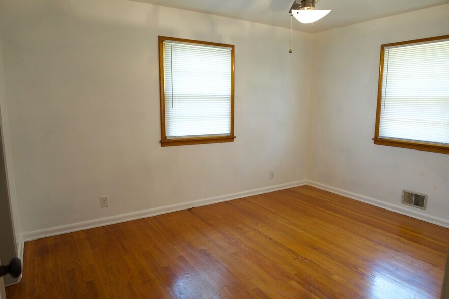 Building Photo - 1520 N 64 St