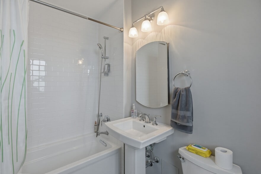 Building Photo - 4940 S East End Ave