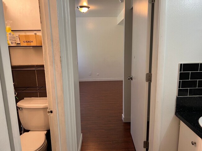 Building Photo - 68 E 200 S