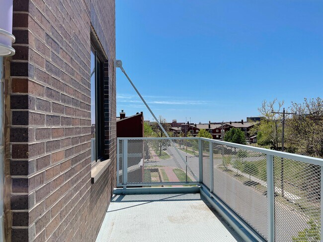 Building Photo - 444 N Central Ave