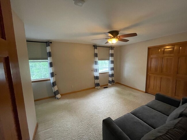 Building Photo - Beautiful Home in Golden Meadows!