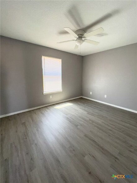 Building Photo - 2804 Alma Dr