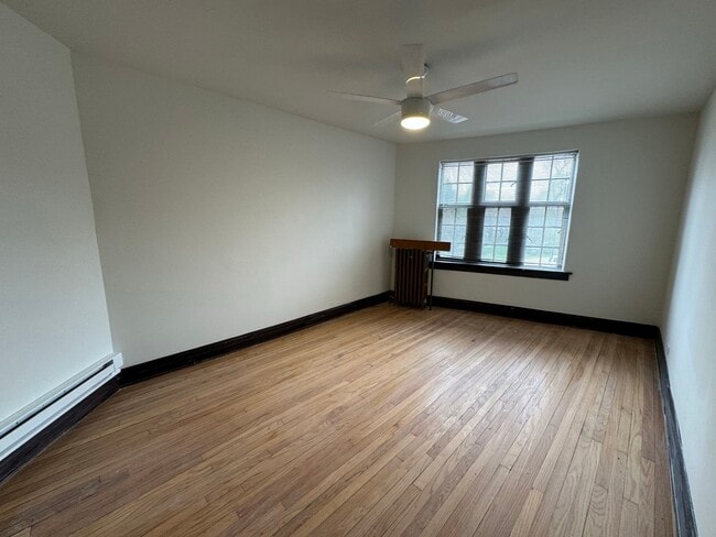 Building Photo - 28W573 Stafford Pl