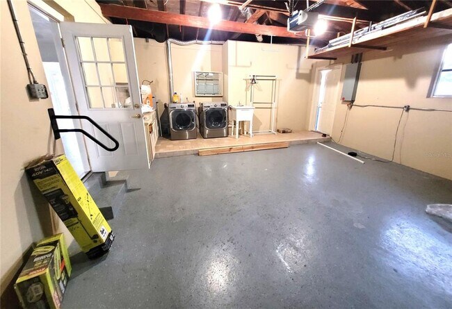 Building Photo - 356 E Overbrook Dr