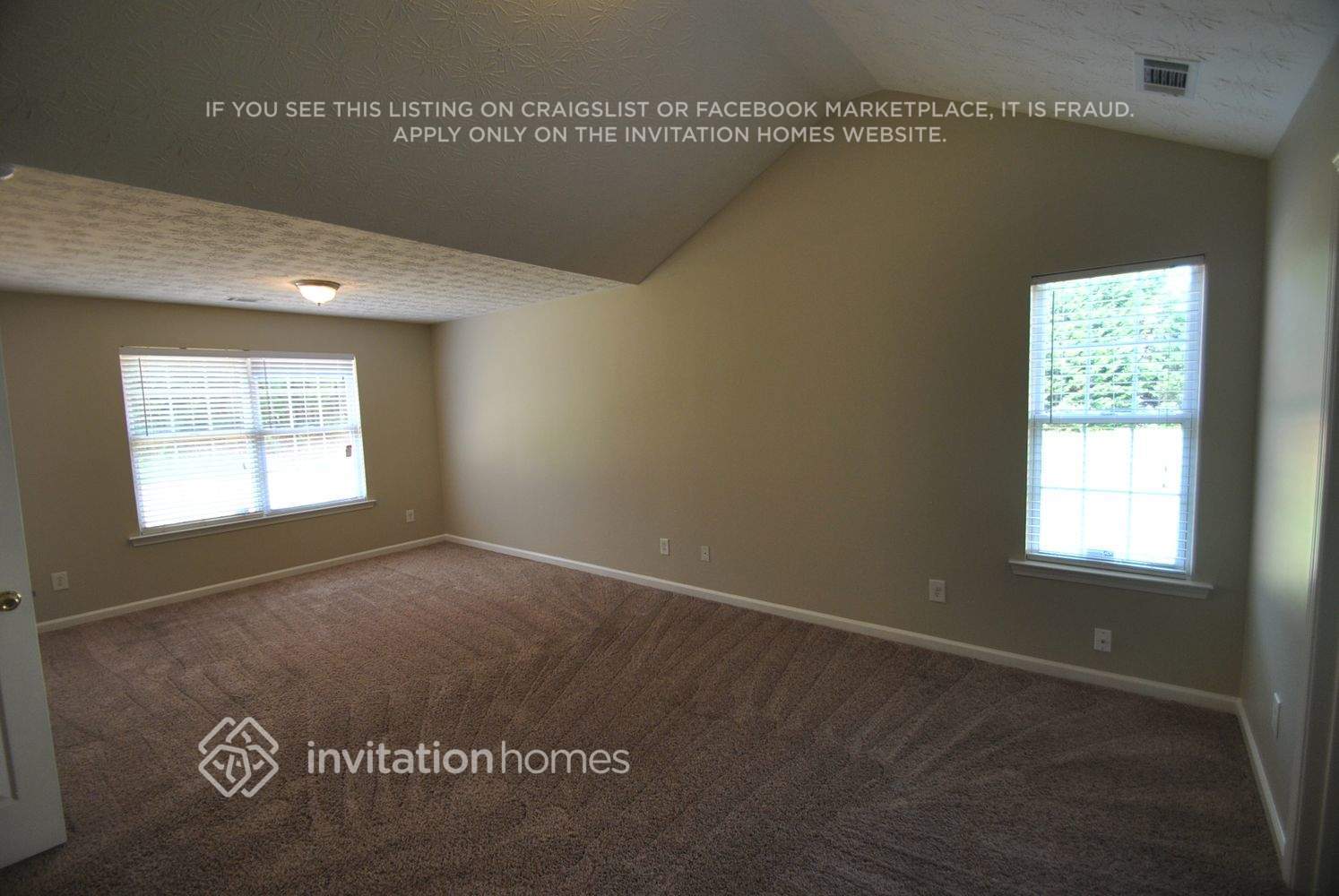 Building Photo - 2635 Essex Ct
