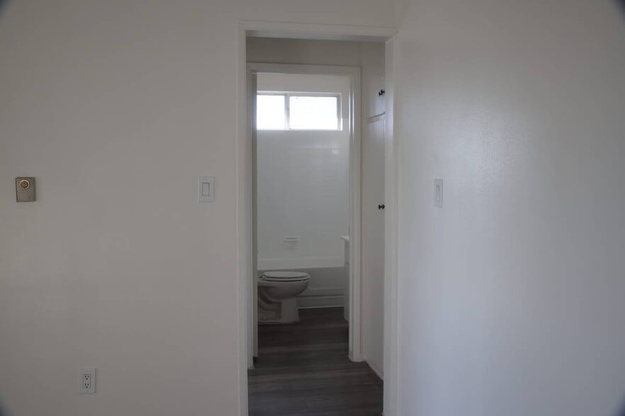 Building Photo - 915 N Wilton Pl