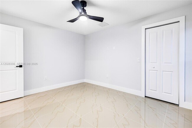 Building Photo - 450 Mercedes Ct
