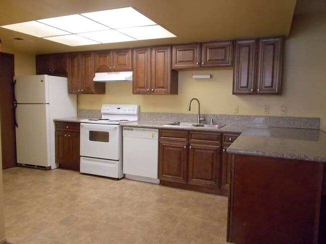 Building Photo - 2 Bedroom 1 Bath Upstairs Unit - Move in Ready