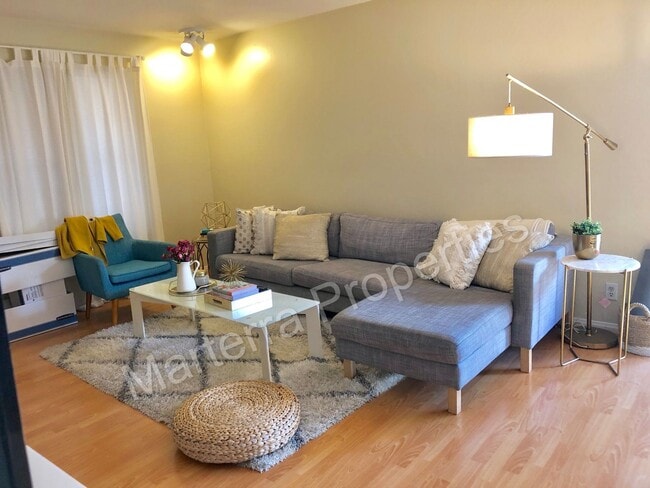 Building Photo - Town Home With Resort Style Amenities