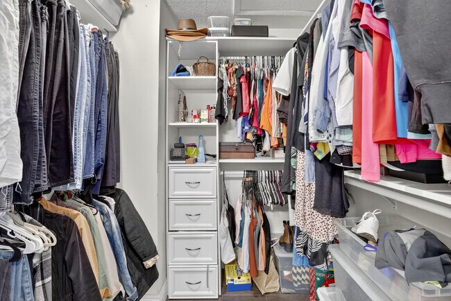 Building Photo - 691 Willow Grove Terrace