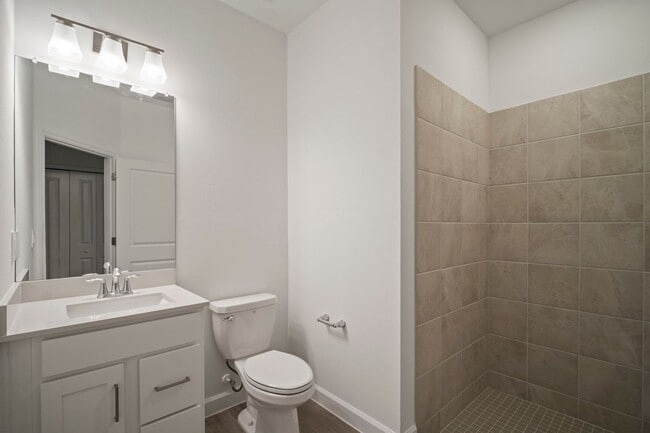 Building Photo - Spacious home 3beds+Den 3 baths located in...