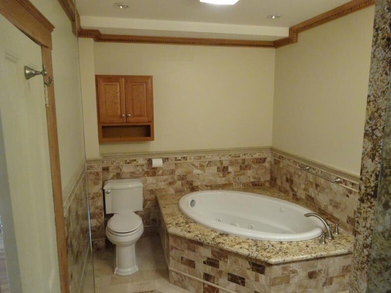 Building Photo - 57 Riverdale St