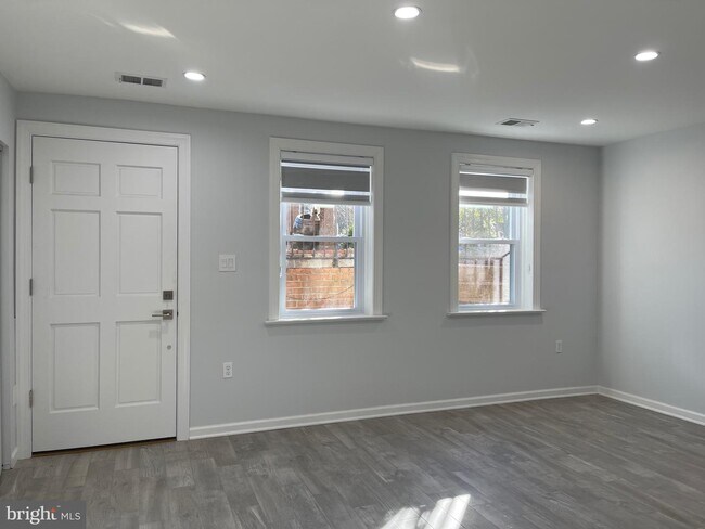 Building Photo - 519 G St SW