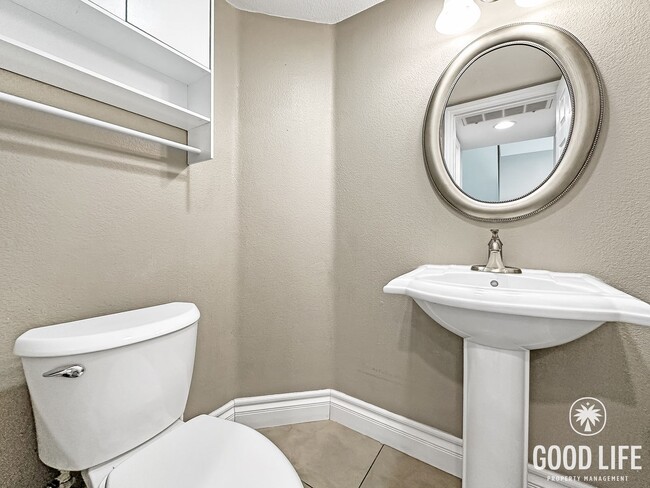 Building Photo - Beautiful 3-Bed Home w/ Vaulted Ceilings, Stainless Appliances, Private Backyard & 2-Car Garage