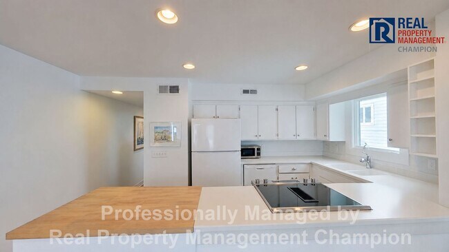 Building Photo - 120 S Lumina Ave