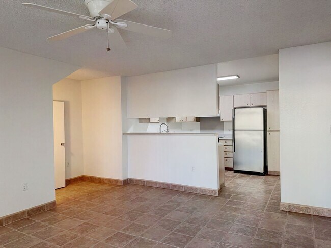 Building Photo - Kulana Knolls 1 bedroom townhome with TWO parking