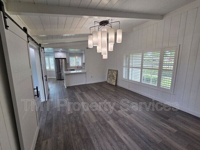 Building Photo - 9 W Robinhood Dr