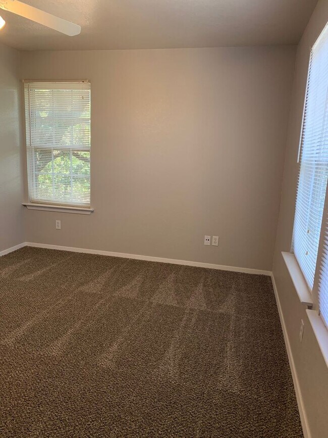 Building Photo - 2206 Pennsylvania Ave