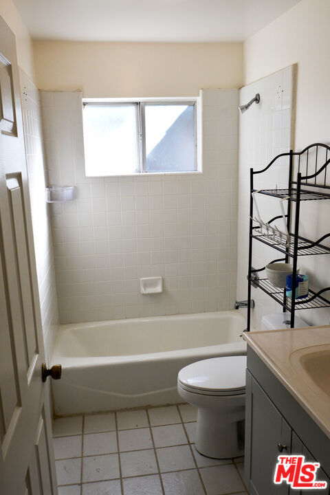 Building Photo - 1675 Happy Trail