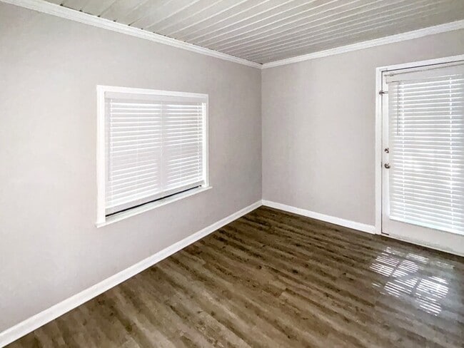 Building Photo - 145 Waters Edge Dr