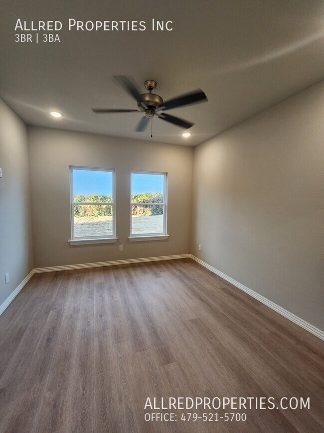 Building Photo - 1608 Casuarina Dr