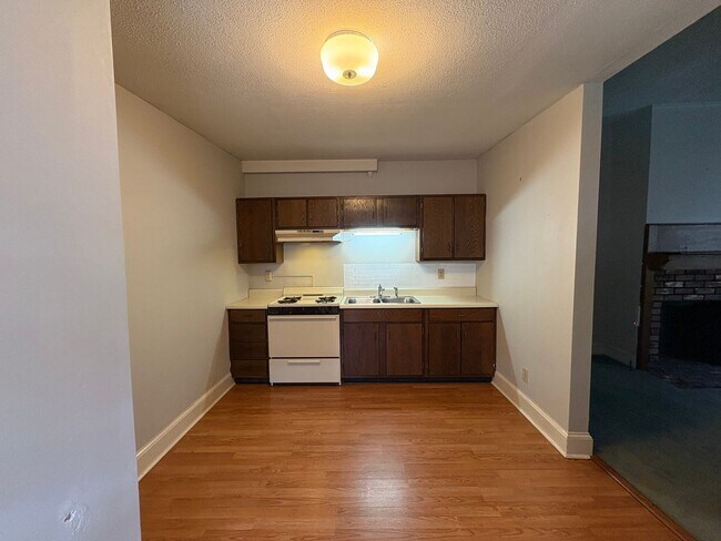 Building Photo - 743 Orange St