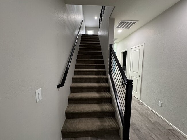 Building Photo - Chandler Luxury Townhome