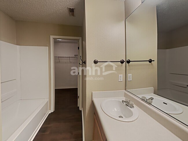 Building Photo - 3734 Laurel Cherry Ln