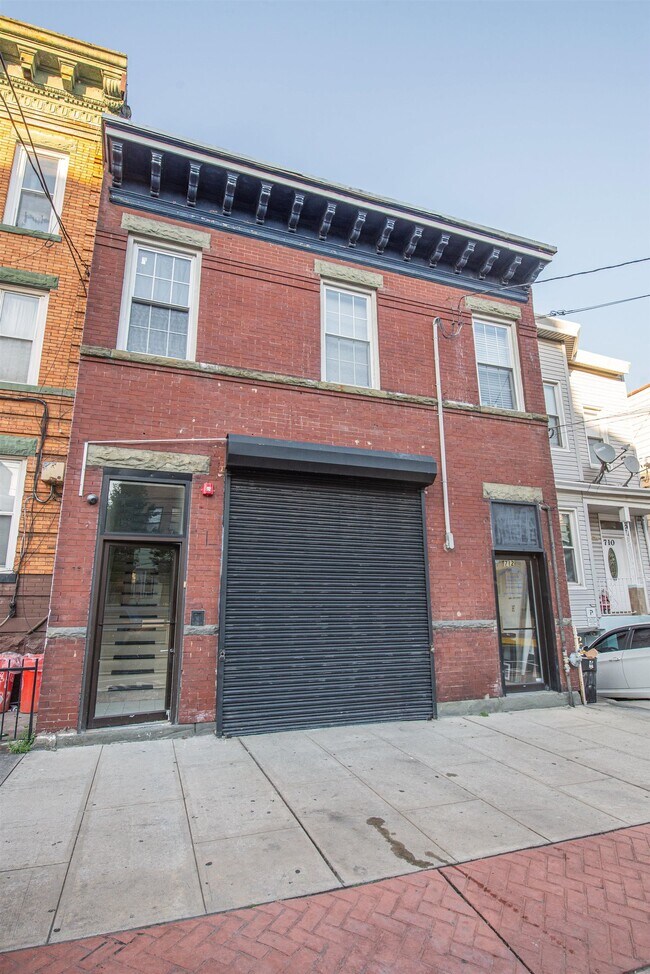 Building Photo - 712 22nd St
