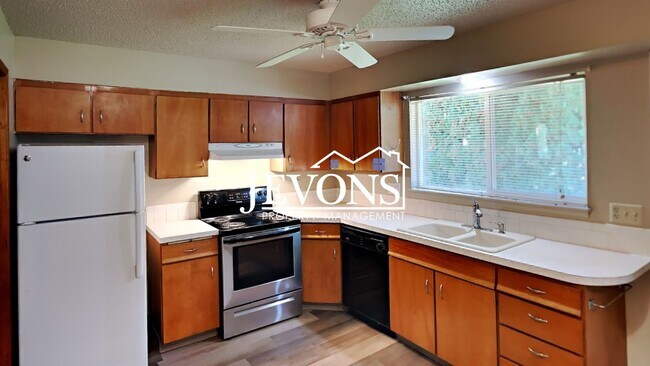 Primary Photo - 109-111 N 69th Ave