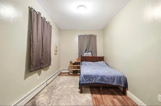 Building Photo - 530 47th St