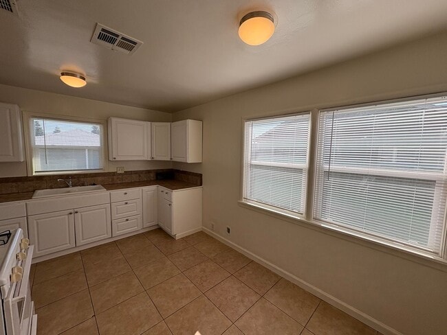 Building Photo - Cozy Home On Spacious Lot near Ballpark coming soon!