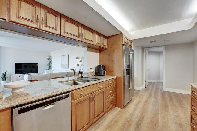 Building Photo - 500 Egret Cir