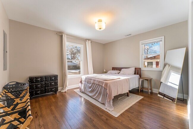 Building Photo - 1700 N Linden Ave