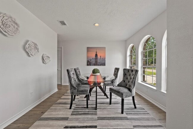 Building Photo - 3247 Bolton Gardens Dr