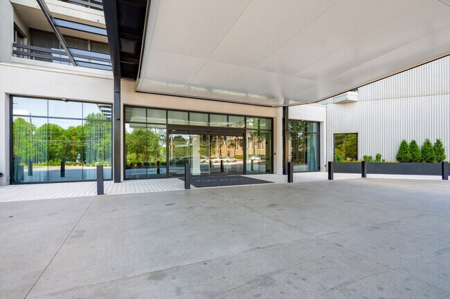 Building Photo - 2660 Peachtree Rd NW