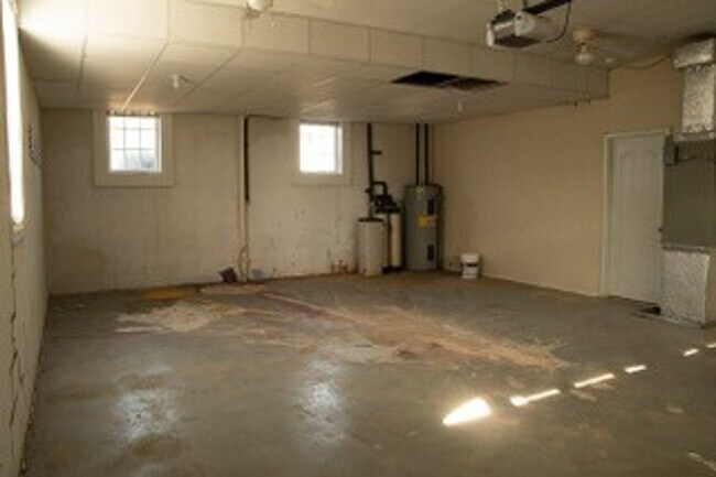 Building Photo - 514 Winding Bluff Way