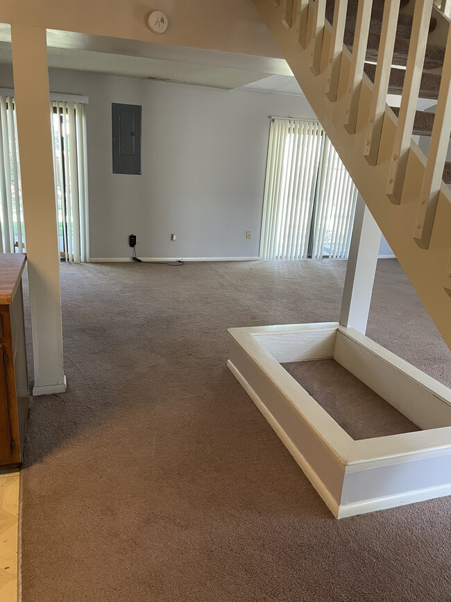 Building Photo - Rent Now! 2 Bed / 2.5 Bath - $1,550/Mo