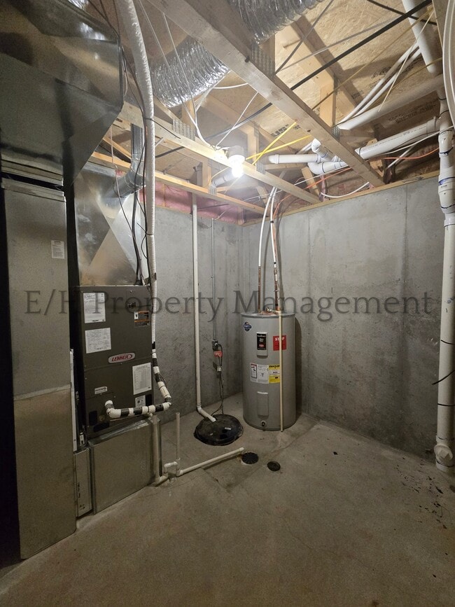 Building Photo - 2220 E Village Estates Dr