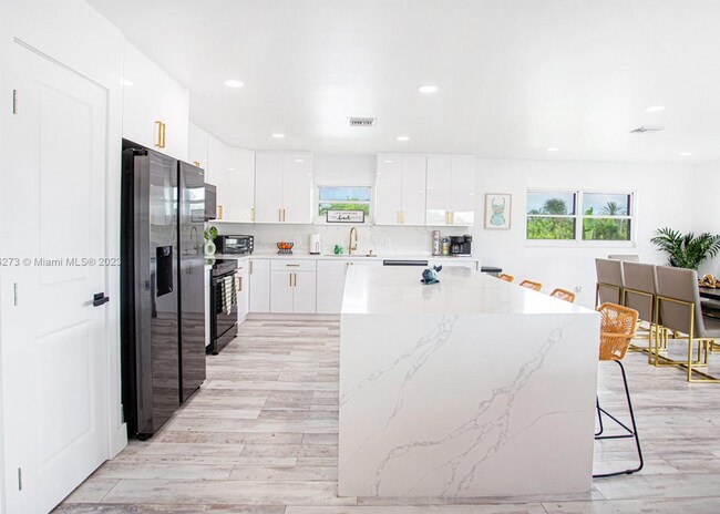 Building Photo - 1623 Venetian Dr