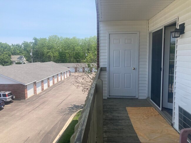 Building Photo - 551 Leah Ln