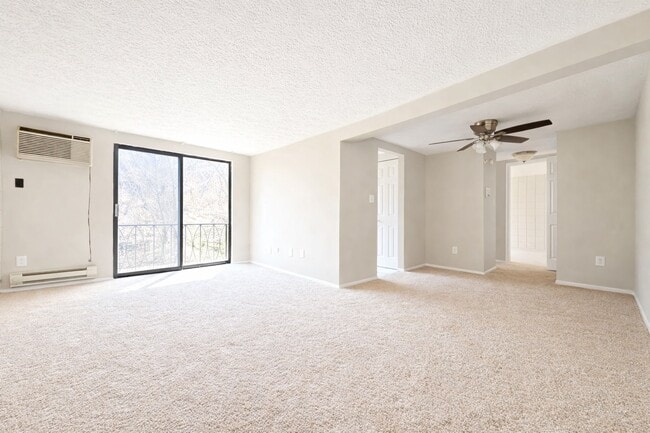 Fountain Square Living Room - FOUNTAIN SQUARE APARTMENTS -- 008