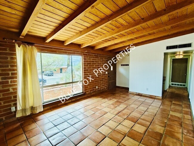 Building Photo - 633 N Avenida Calma