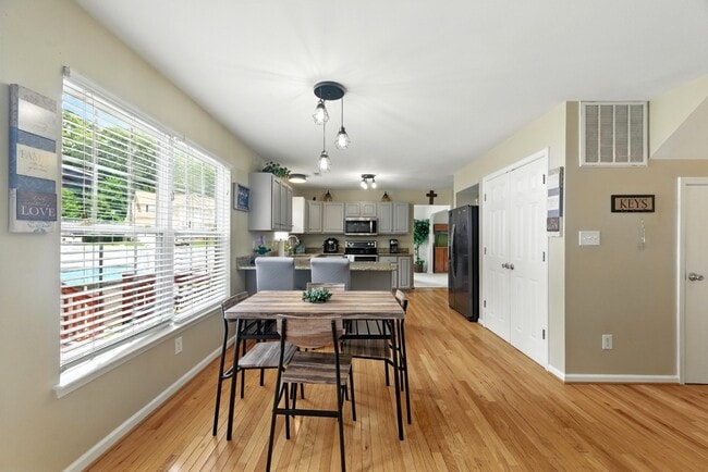 Building Photo - 5900 Montpelier Dr