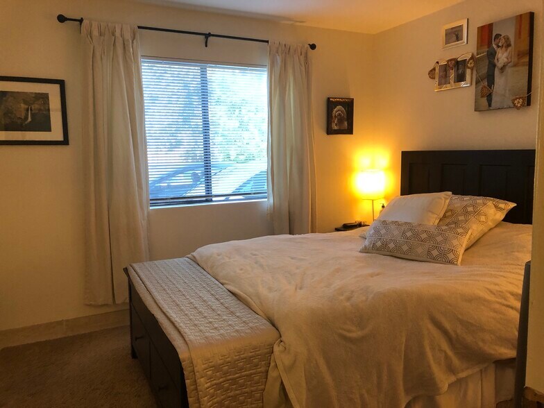 Building Photo - 1064 Fremont St