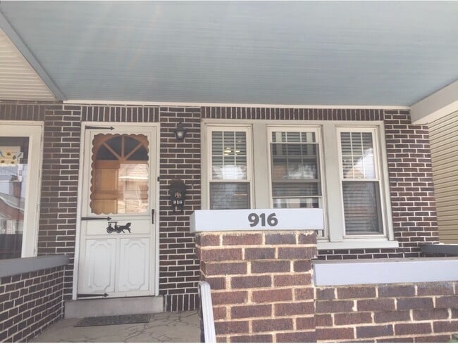 Building Photo - Modern remodeled home in Emmaus.