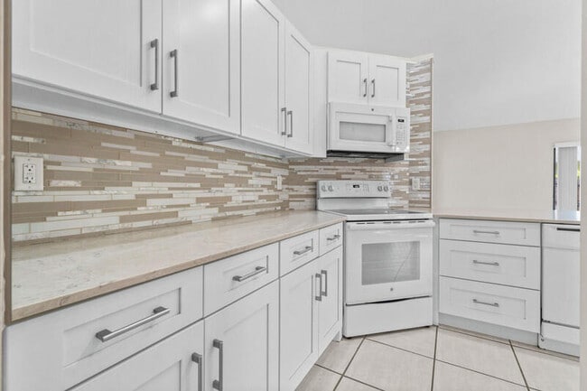 Building Photo - 13485 Orchid Ct