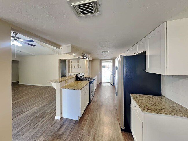 Building Photo - 2239 Middle Creek Dr